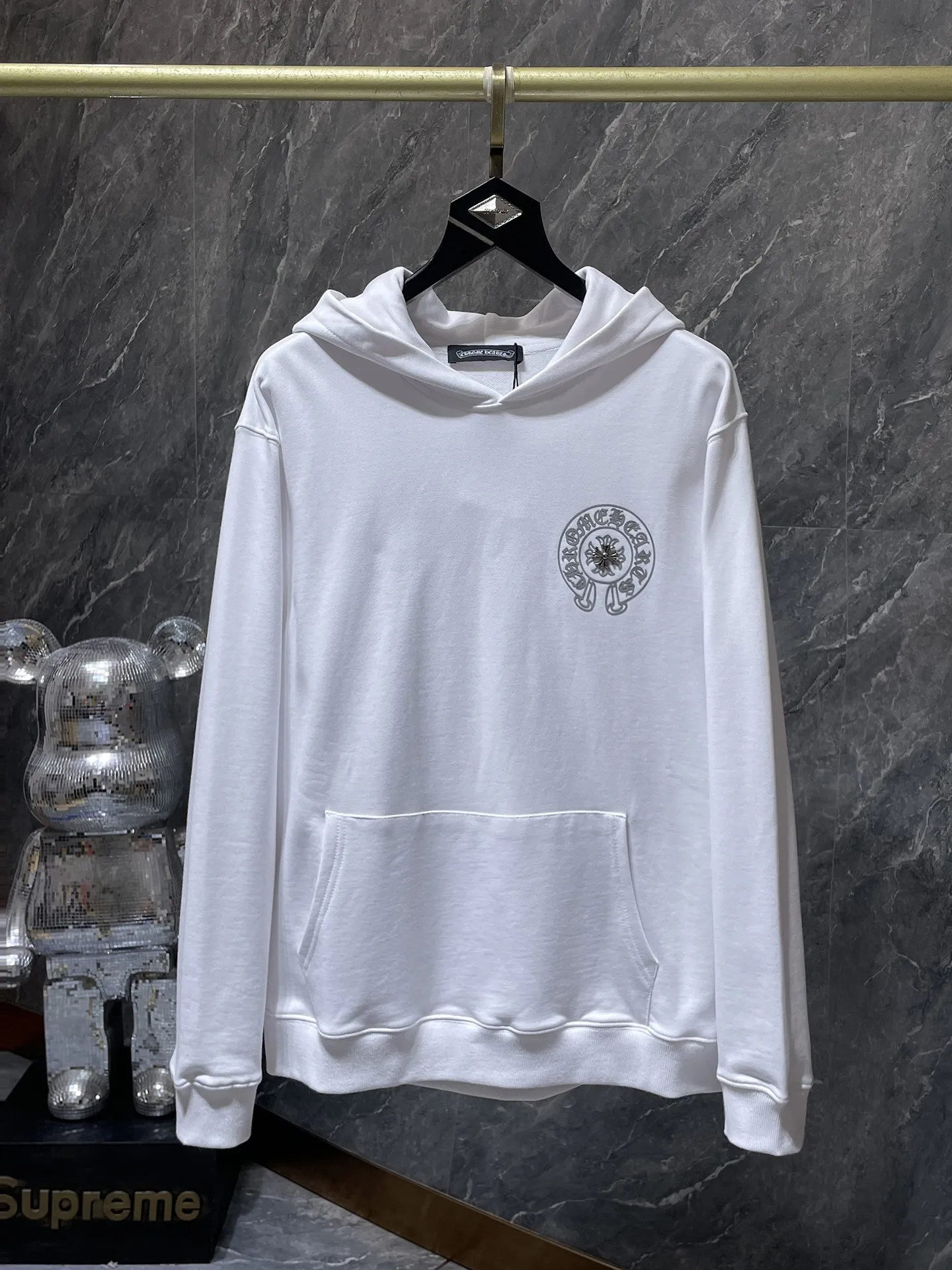 P246 Chrome Hearts Autumn and Winter 2025 New products are available at the counter at the same time. High-weight, environmentally friendly and high-quality top-quality fabrics. Chrome Hearts Sanskrit cross-engraved film, hot diamonds, hand-buttoned hoodies, counters at the same time. Re-engraved version 1:1. Recommended color: black, white. Size: S, M, L, XL.